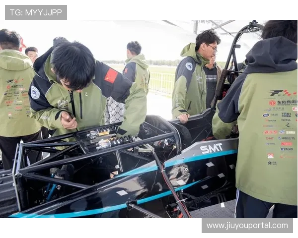 大学生车队成员涵盖机械、电子、营销等多专业学生