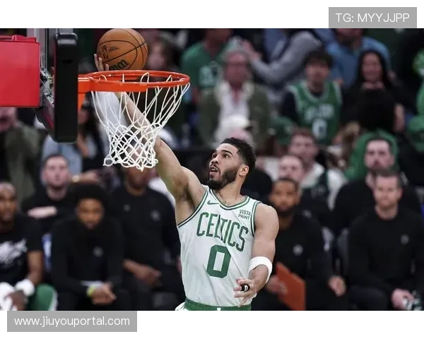 凯尔特人战术执行力制胜,霍乐迪换防塔图姆无球跑动受赞誉