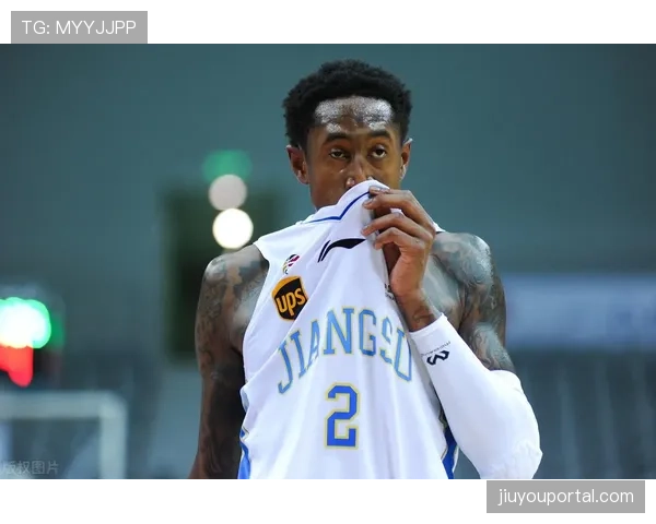 拜仁慕尼黑训练课向媒体开放，新援后卫卢卡斯·博埃展现出色一对一防守